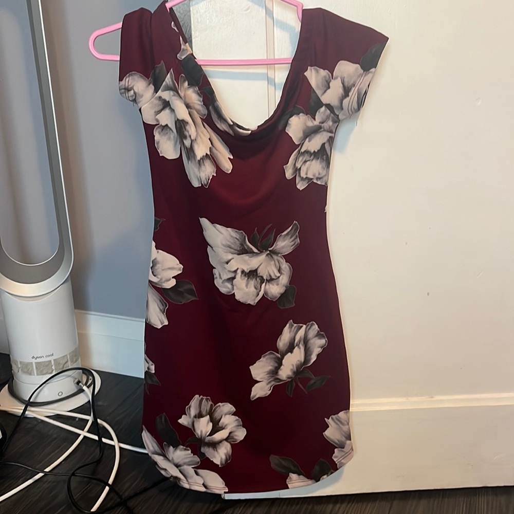 Off the shoulders dark red floral S-small dress